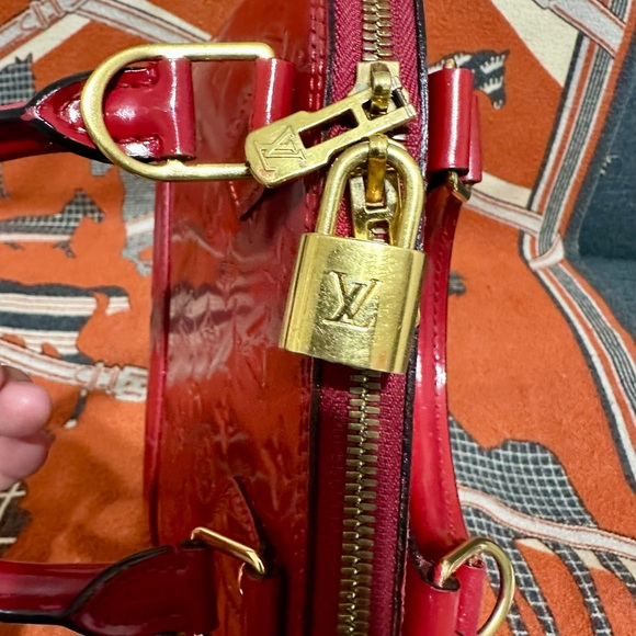 LOUIS VUITTON ❤️🌟AA1173 VERNIS RED ALMA BB NO LONG STRAP ⭐️ - Picture 15 of 15